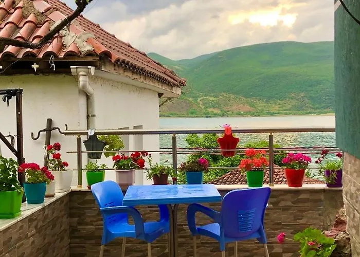 Dejani Guest house Lin